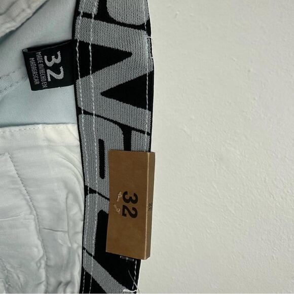 NWT Denali Men’s Blue Bermuda Shorts Size 32 - Picture 3 of 6